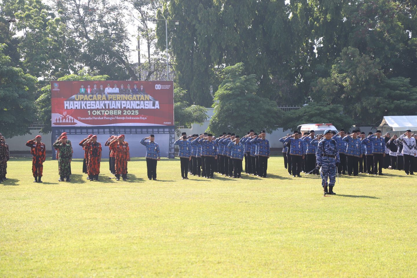 Suasana upacara peringatan Hari Kesaktian Pancasila di Lapangan Pemkab Jombang berlangsung khidmat. (Foto: Dok. Kominfo Jombang)