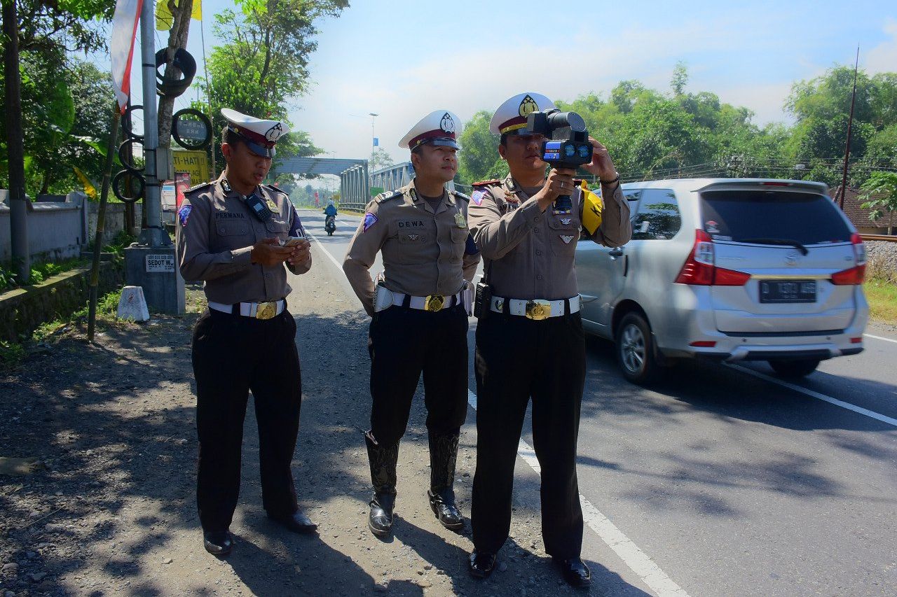 Langgar Kecepatan, Polres Blitar Tilang Kendaraan Pakai Speed Gun