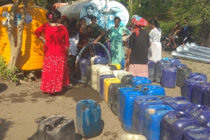 Kekeringan, Warga Tegalsiwalan Probolinggo Di<em>droping </em>Air Bersih