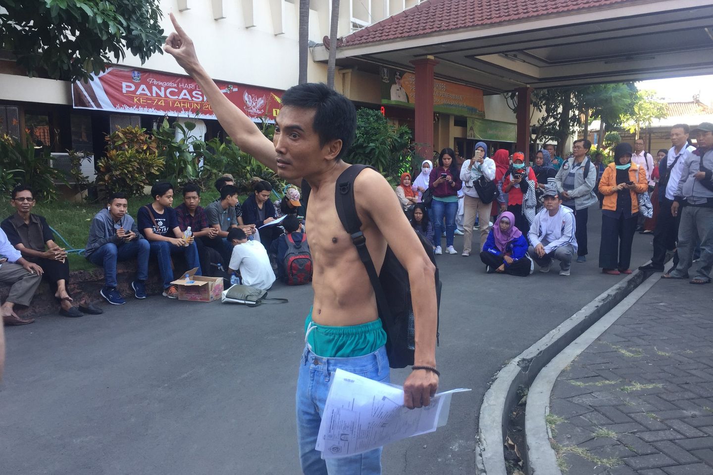 Sistem Zonasi Bikin Sedih Anak, Wali Murid Ancam Tidur di Kantor Dindik