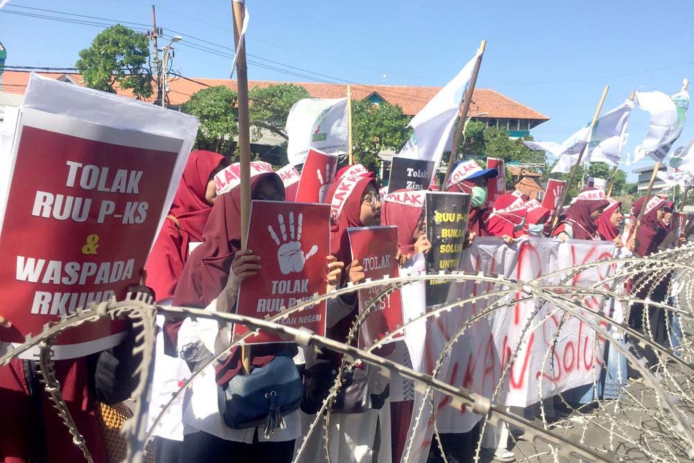 KAMMI Surabaya Tolak RUU P-KS