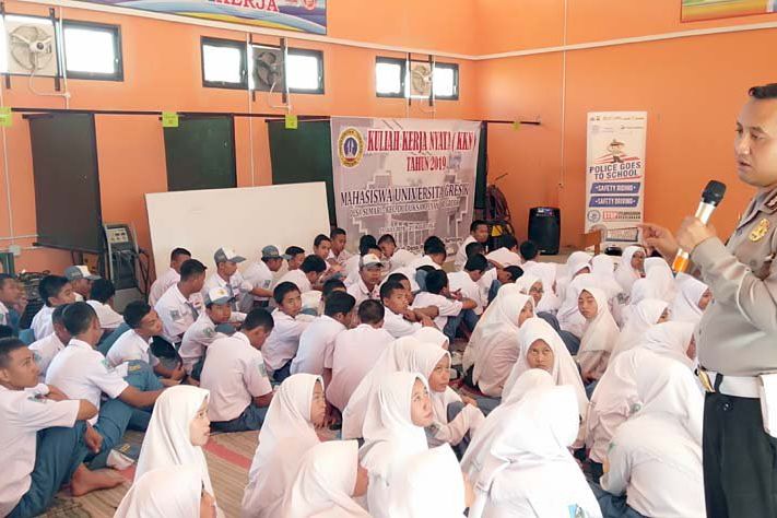 Dominasi Kecelakaan, Dikyasa Polres Gresik Edukasi Pelajar SMKN1 Duduksampean