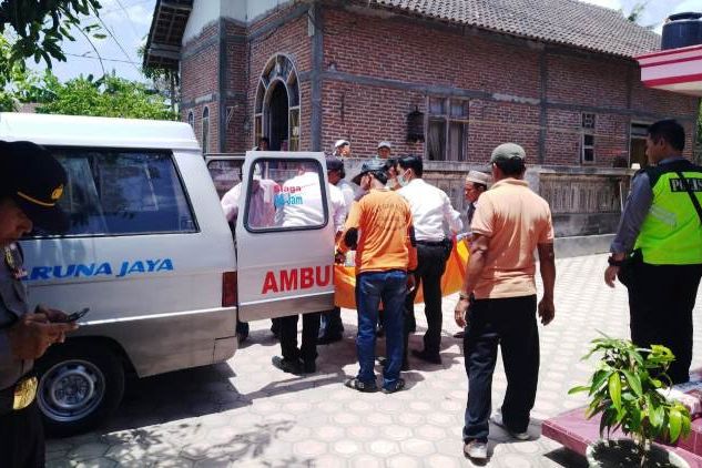 Seorang Pria di Blitar Ditemukan Tewas Berlumuran Darah di Kamar