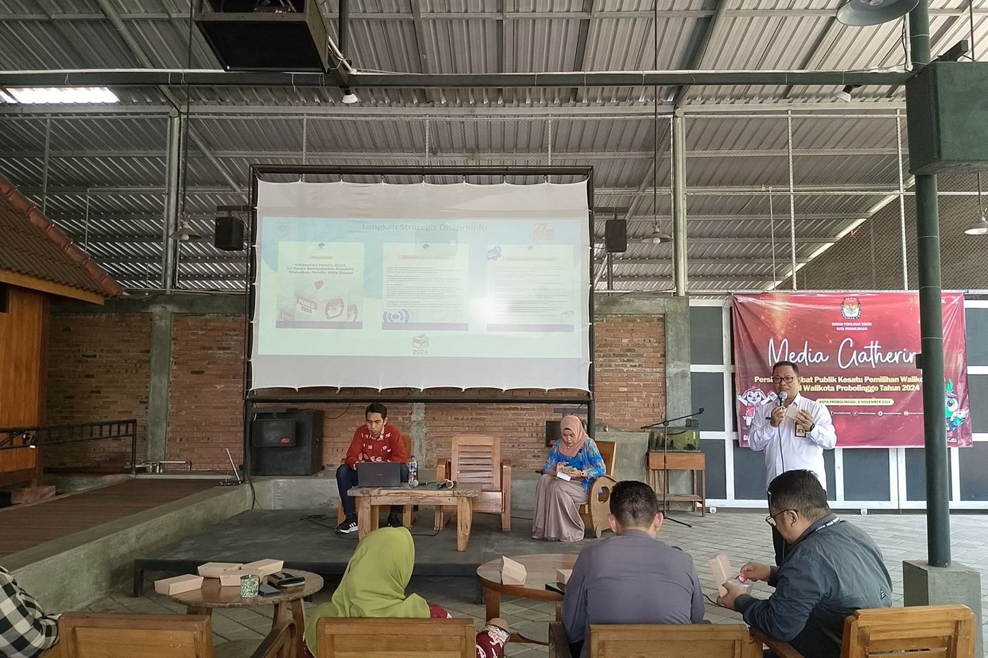 Debat Publik Perdana Pilwalkot Probolinggo Angkat Tema Pendidikan hingga Gender  