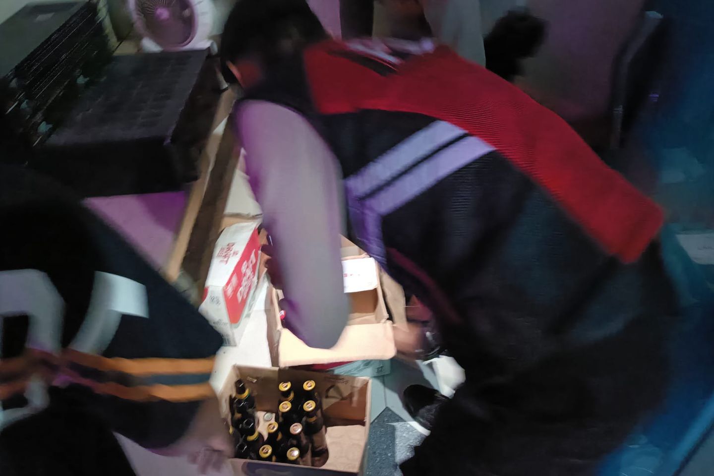 Ramadan Tetap Buka, Polres Mojokerto Sita Puluhan Botol Miras dari Kafe
