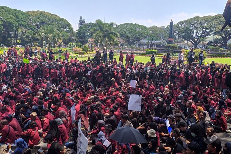Jurnalis dan Polisi Terluka dalam Aksi Hari Tani Nasional di Malang