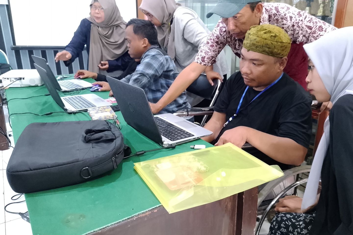 Penyandang Disabilitas di Kabupaten Probolinggo Diajari Buat DED dan RAB