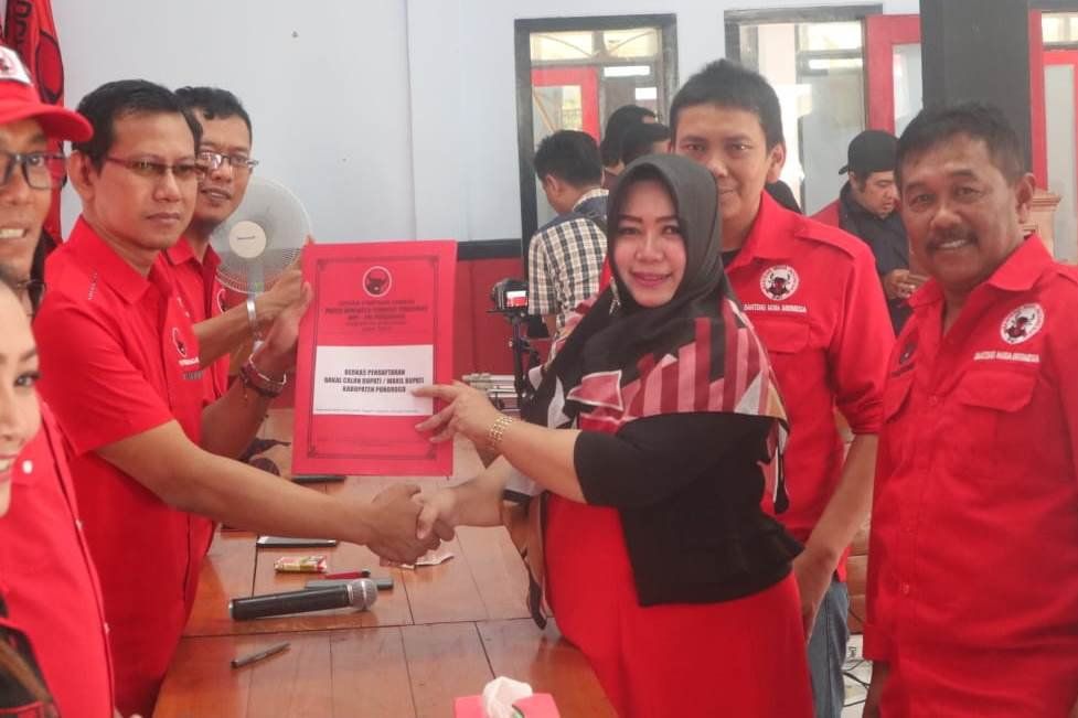 Tiga Orang Mendaftar Calon Bupati Ponorogo Melalui PDIP