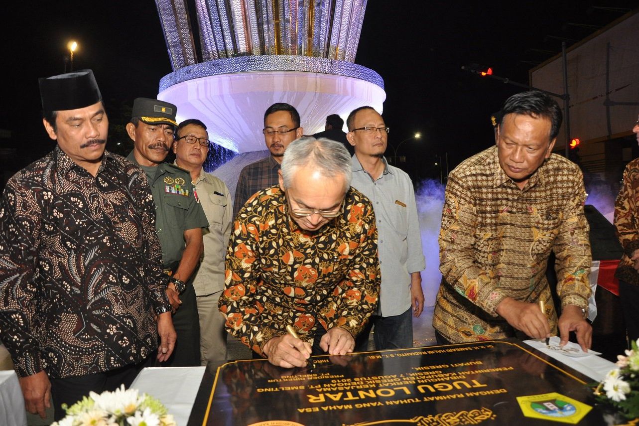 PT Smelting Bangun Tugu Lontar di Gresik