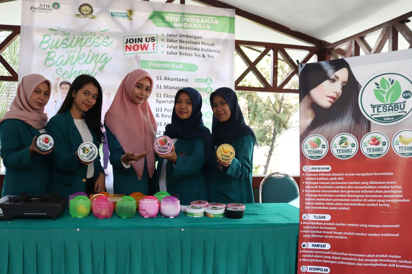 Mahasiswi STIE Perbanas Bikin Masker Rambut Berbahan Alami 