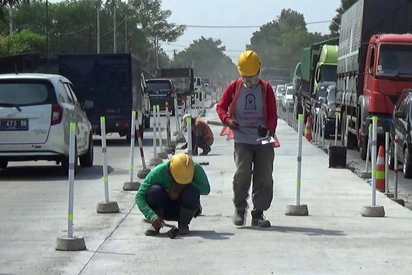 Topang Arus Mudik, Jalur Pantura Gending Diperlebar 11 Meter