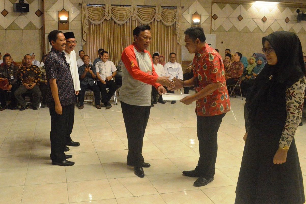 Bupati Gresik Tegaskan Kenaikan Pangkat 340 PNS Tanpa Suap