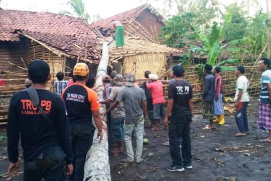 Hujan Es dan Puting Beliung Terjang Dua Kecamatan di Lumajang