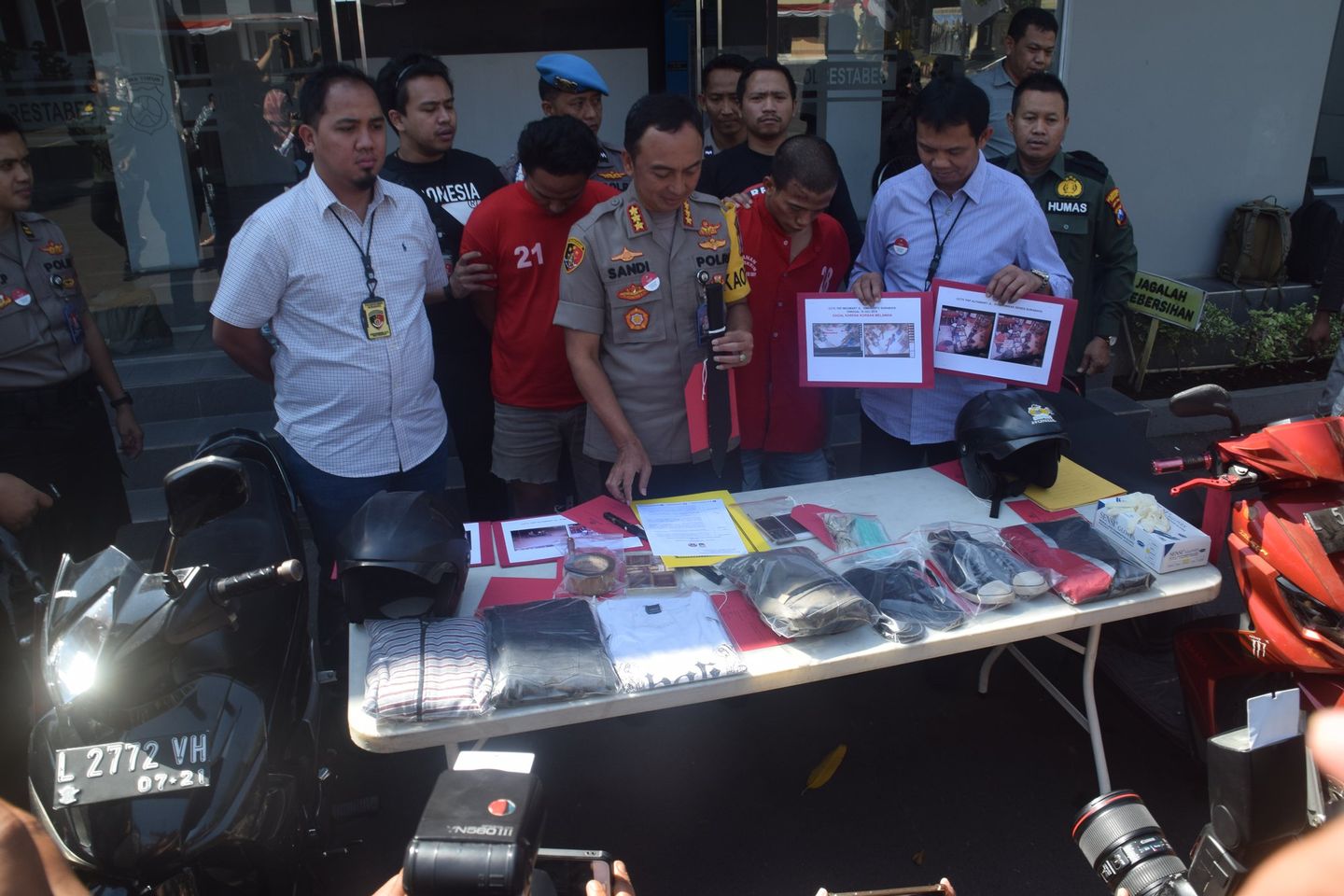 Polrestabes Surabaya Tembak Kaki Dua Perampok Spesialis Minimarket
