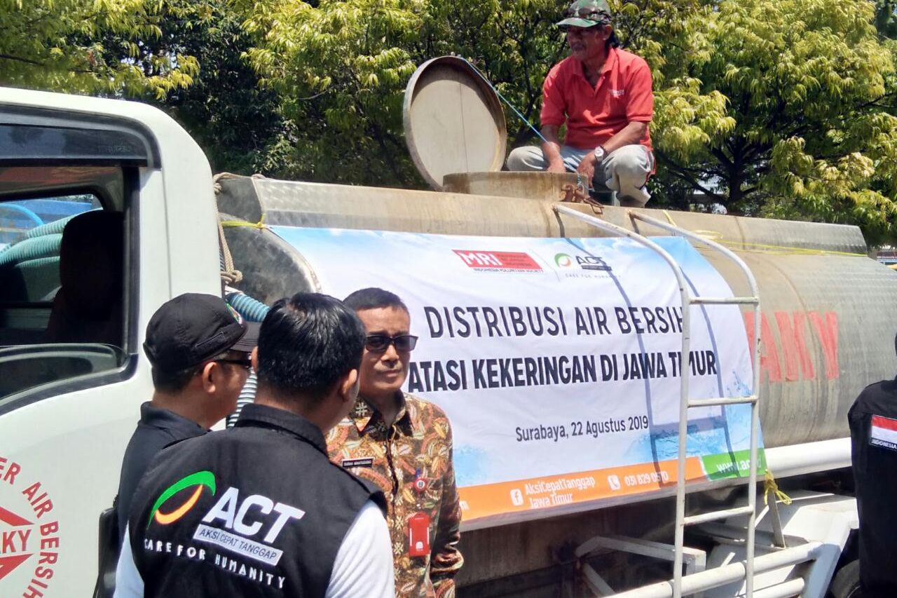 <em>Humanity Water Tank </em>ACT Distribusikan Air Bersih di Jawa Timur 