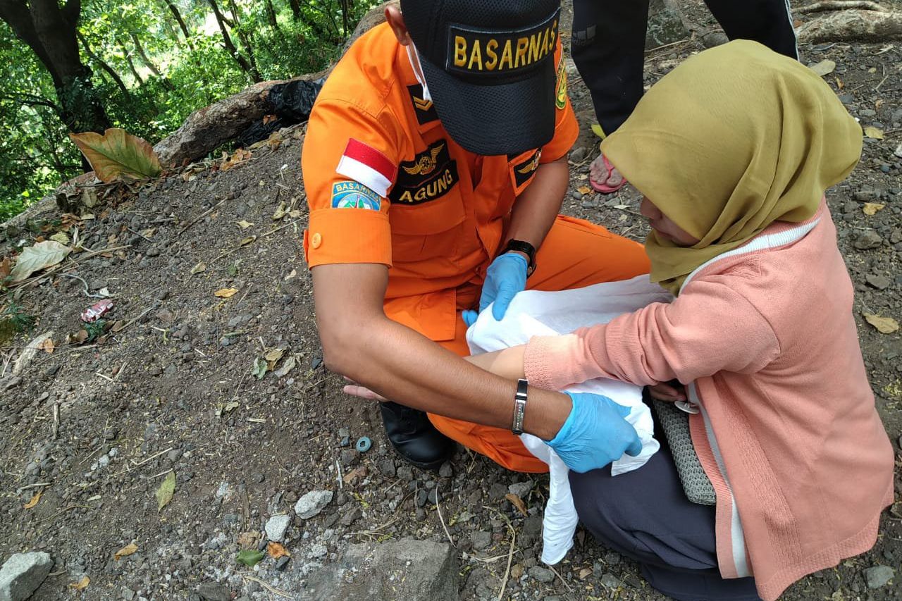 Patroli Angkutan Lebaran, Basarnas Jember Evakuasi Korban Kecelakaan