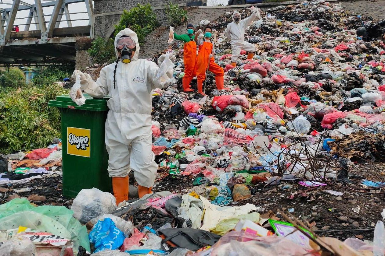 Musim Hujan, Sejumlah Sungai di Mojokerto Dipenuhi Sampah Popok