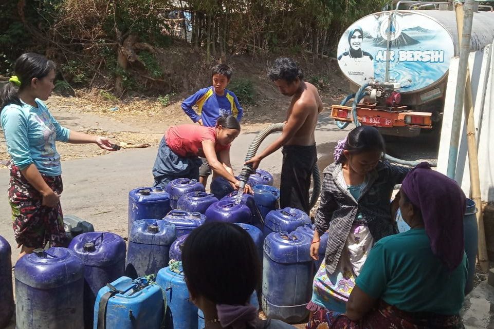 Kemarau, BPBD Probolinggo Kembali Bagikan Air Bersih ke Desa Bulujaran