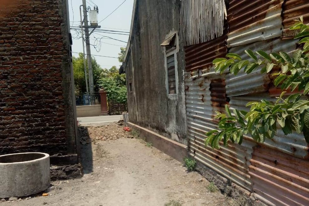 Warga Jetis Mojokerto Laporkan Penutupan Jalan Sepihak