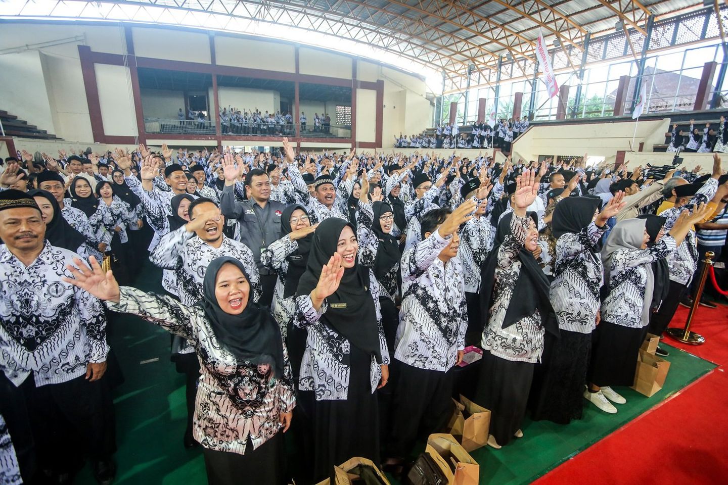 HUT ke-79 PGRI dan Hari Guru Nasional, Pemkot Mojokerto Beri Penghargaan Pahlawan Tanpa Tanda Jasa