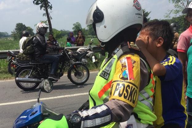 Kepingin Melihat Rekonstruksi Pembunuhan Blitar, Bocah ini Malah <em>Nangis</em>