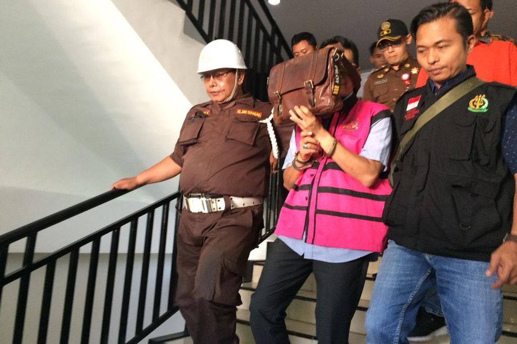 Kasus Pungli, Kejari Surabaya Tahan Bendahara ESDM Jatim