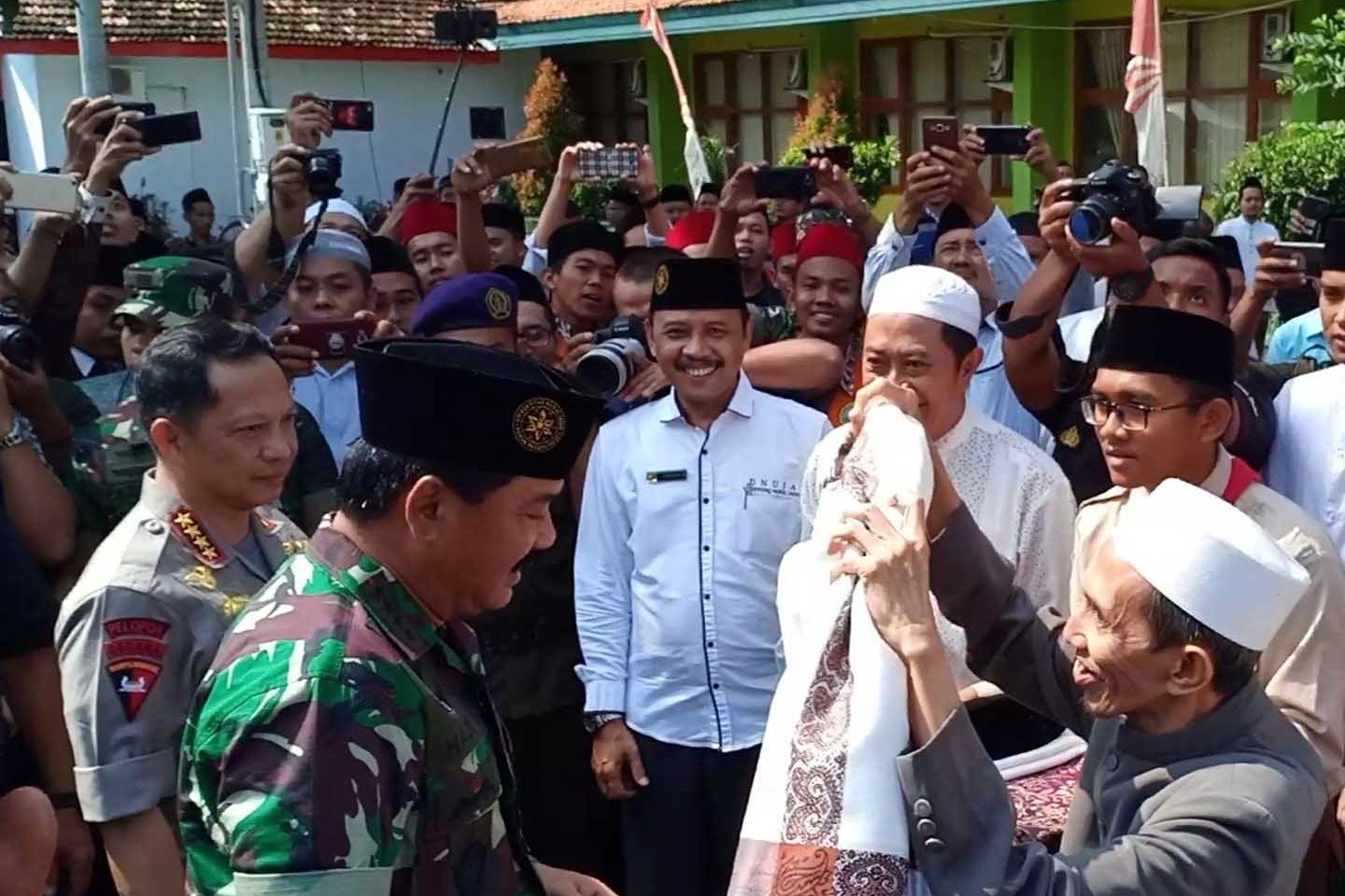 Panglima TNI dan Kapolri Kunjungi Pesantren Nurul Jadid