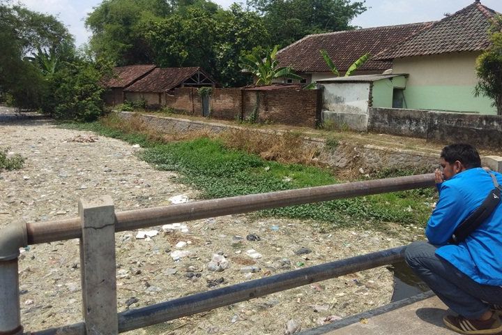 Warga Sekitar Sungai Ledeng Mojokerto Keluhkan Pencemaran Air