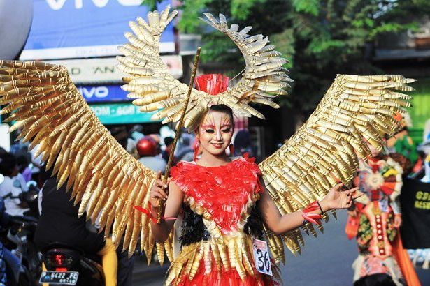 Desa Besuki Situbondo Rutin Gelar Fasion Show dari Bahan Daur Ulang