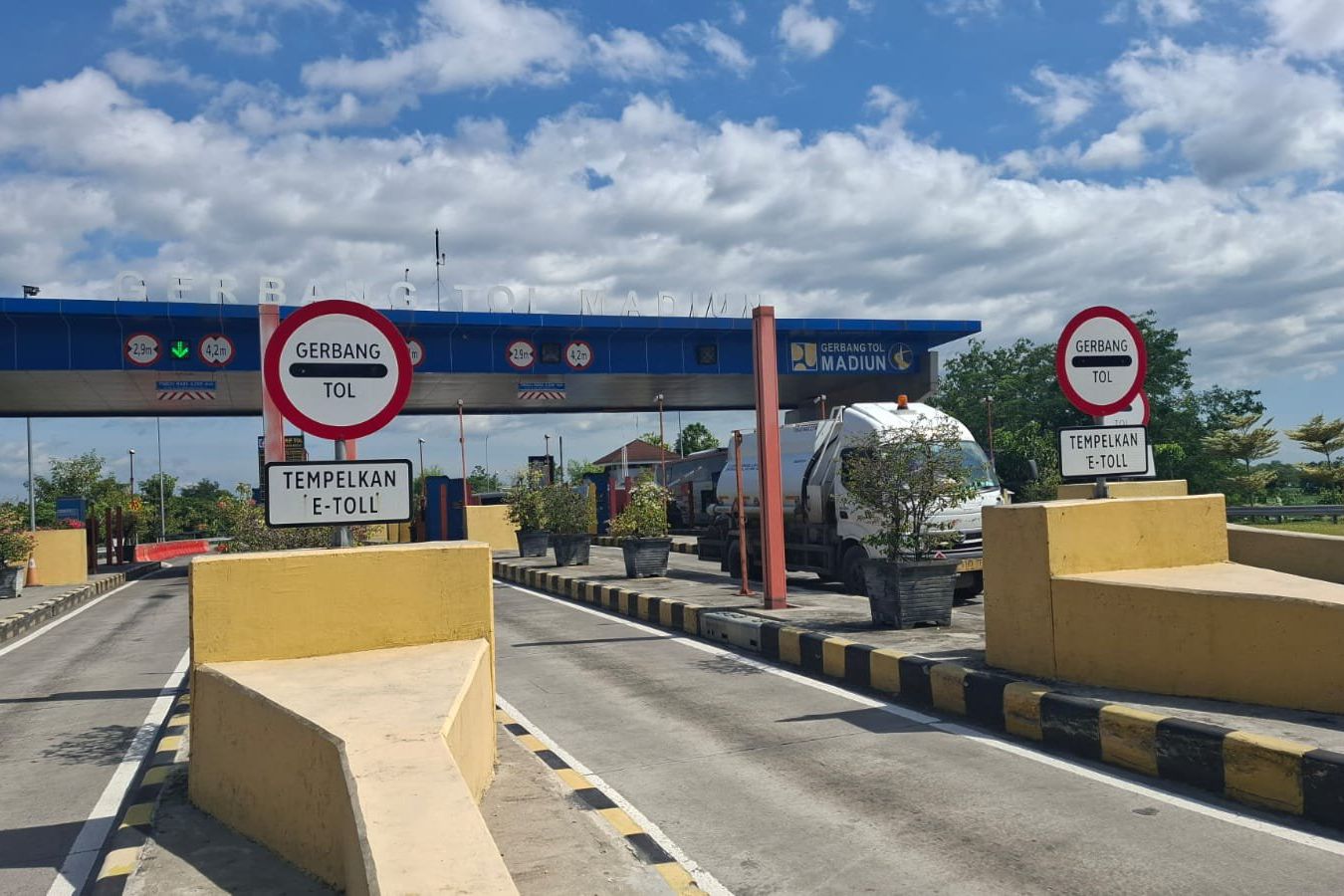 Kendaraan Melintasi Tol Ngawi-Kertosono saat Hari Natal Diperkirakan 15.600 Unit
 