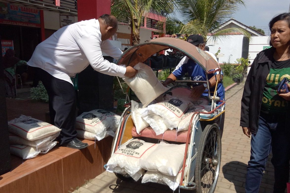Beras Bantuan Warga Kurang Mampu di Blitar Diduga Diperjualbelikan