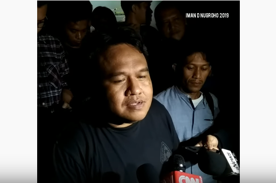 Pakai UU ITE, Polisi Tetapkan Dandhy Dwi Laksono Sebagai Tersangka