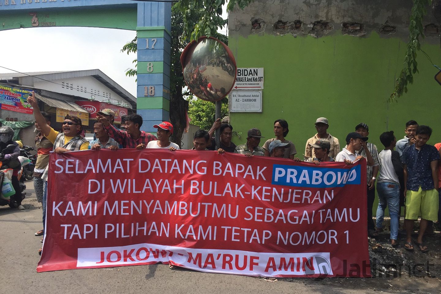 Prabowo Disambut Spanduk 01 di Kandang Banteng