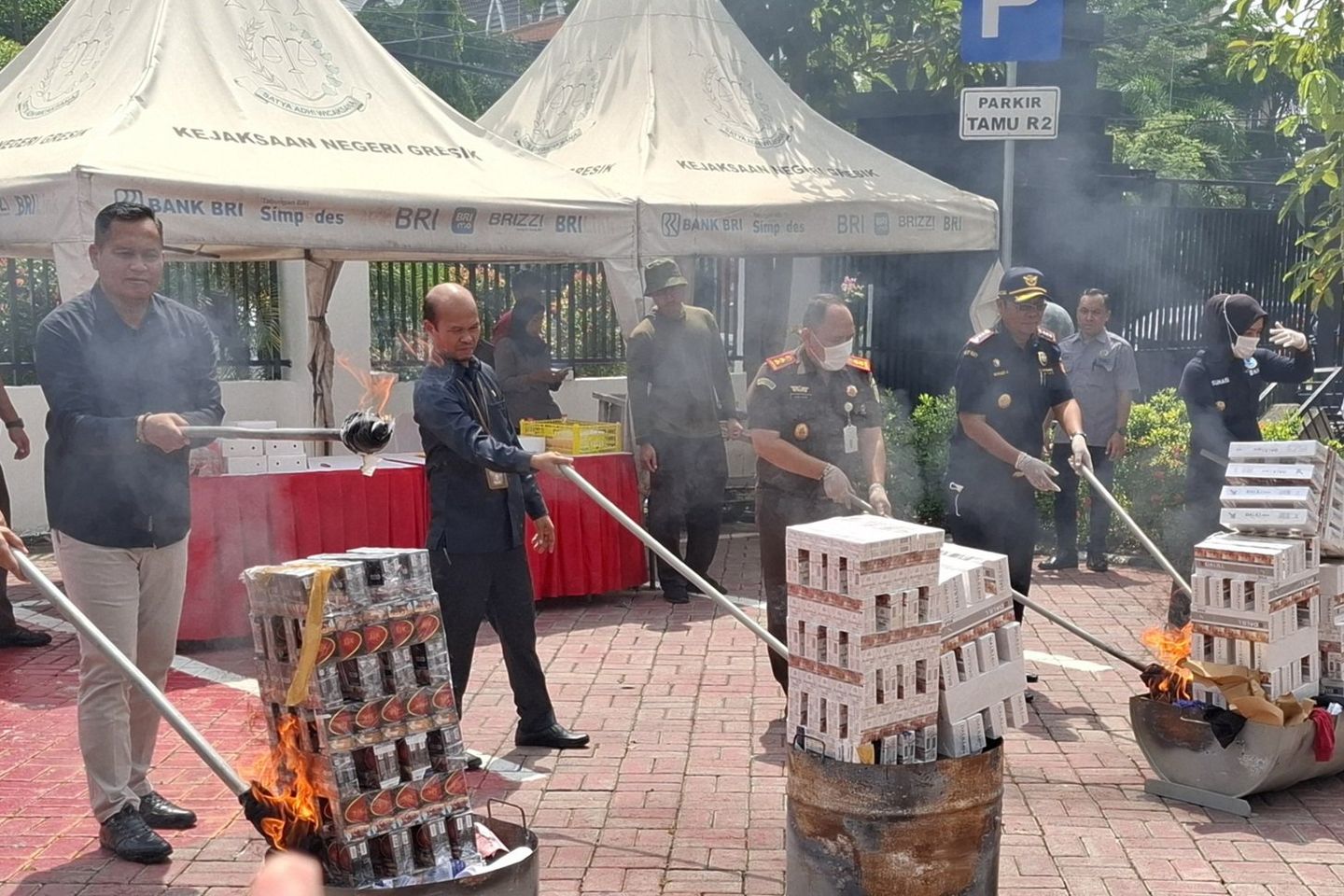 Kejari Gresik Musnahkan Barang Bukti 249 Perkara, Didominasi Narkoba dan Judi Online