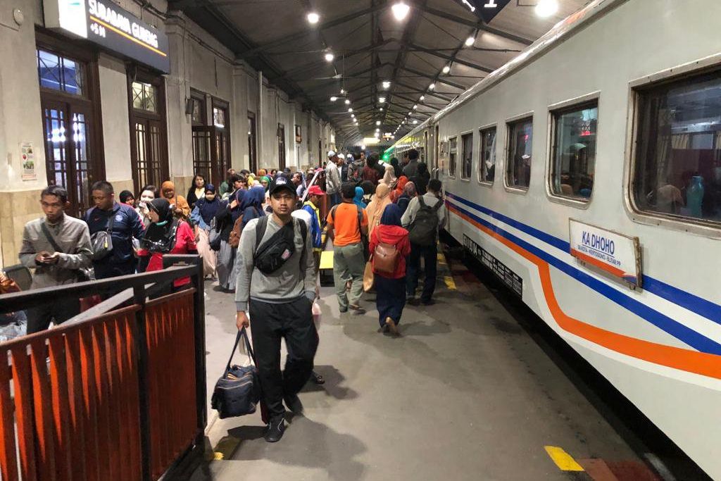 13 April Besok KAI Gratiskan Tiket Kereta Lokal Surabaya