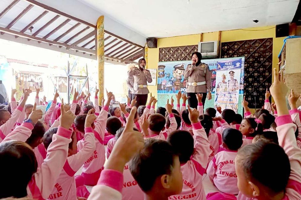 Satlantas Situbondo Edukasi Tertib Berlalu Lintas Sejak Dini kepada Anak PAUD