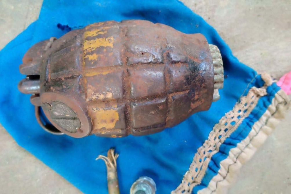 Dikira Jimat, Ternyata Granat Peninggalan Kakek