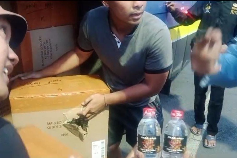 Satpolairud Polresta Banyuwangi Gagalkan Penyelundupkan Ratusan Botol Arak Bali