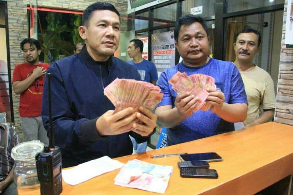 Dua Pelaku Judi Pilkades Blitar Dibekuk