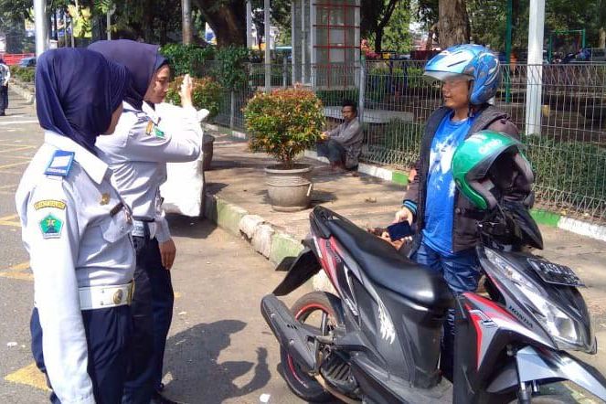 Tim Srikandi Dishub Kota Malang Gelar Penertiban Pelanggaran Parkir