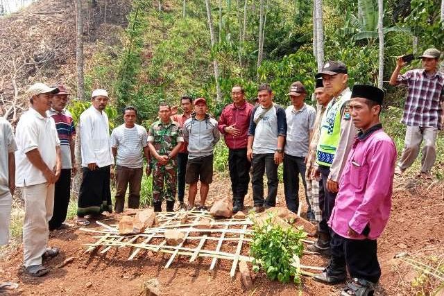 Kangen Ibu yang Sudah Meninggal, Nasir Gali Makam Ibunya