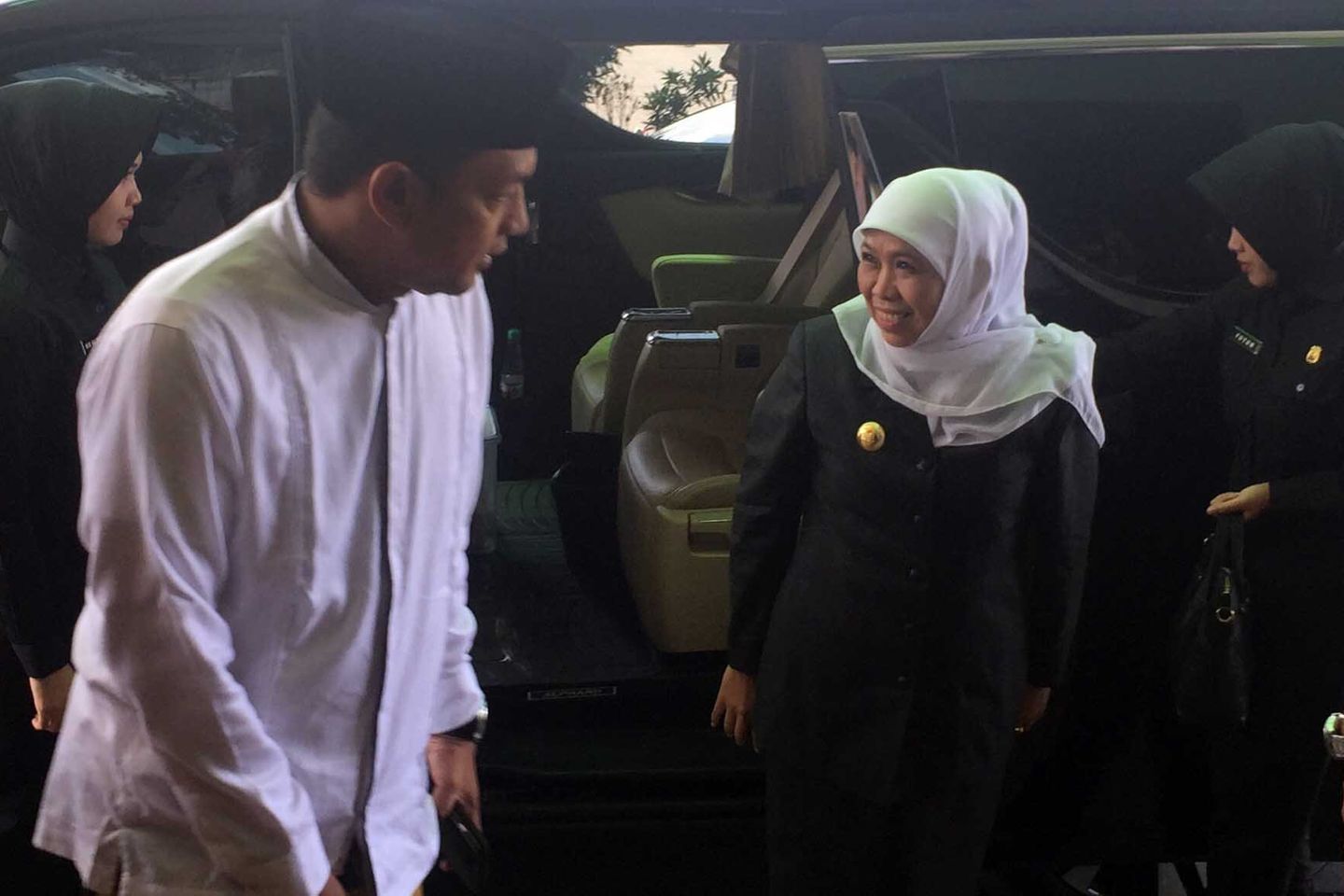 Khofifah Pastikan Penimbunan Limbah B3 di Markas Tentara Dihentikan