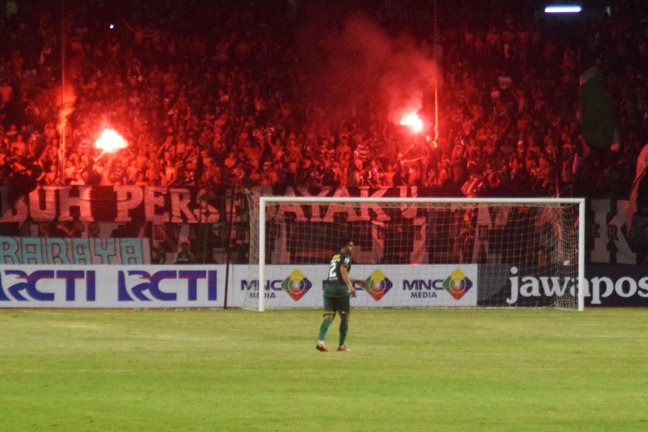 Persebaya Imbang, Bonek Ngamuk