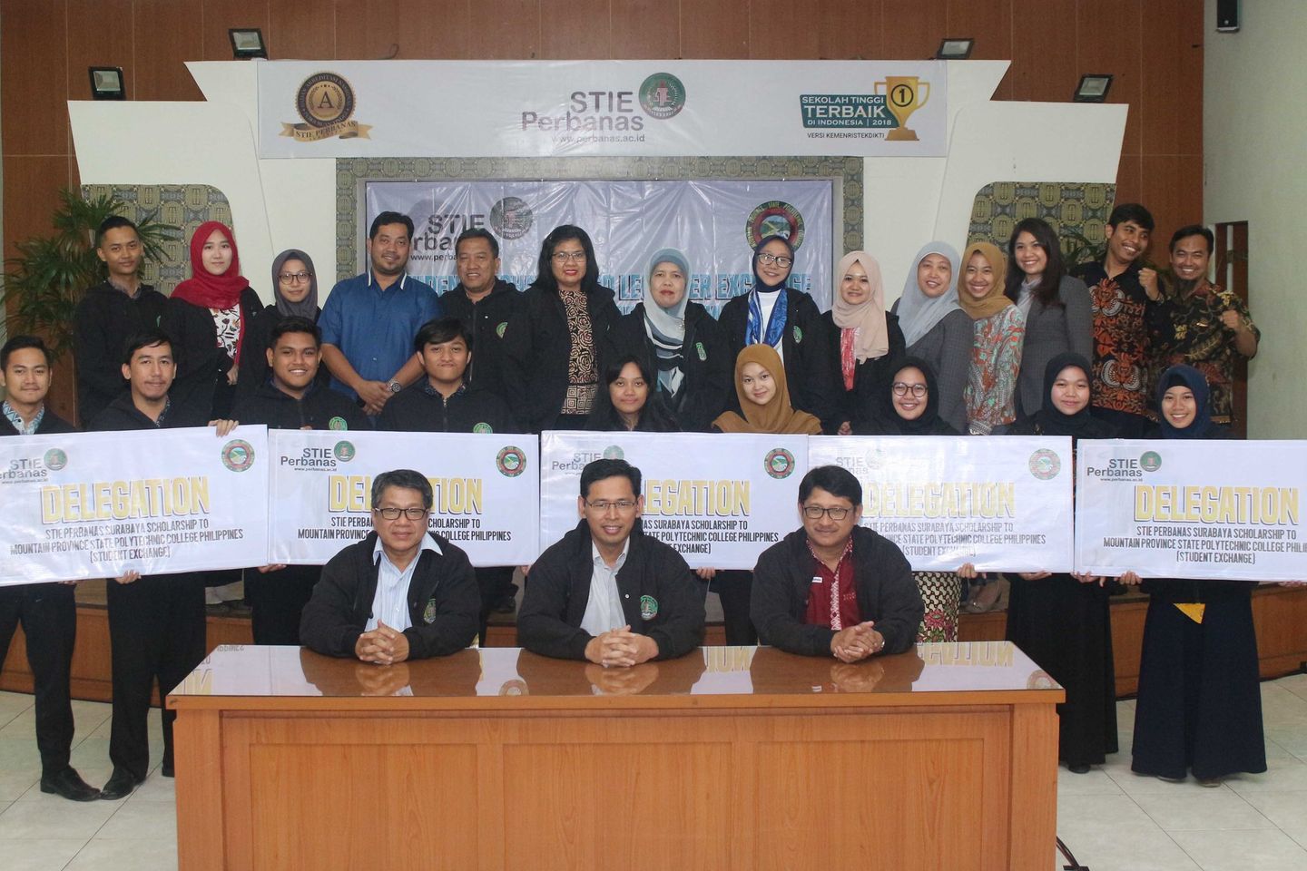 STIE Perbanas Kirim 13 Mahasiswa ke Filipina