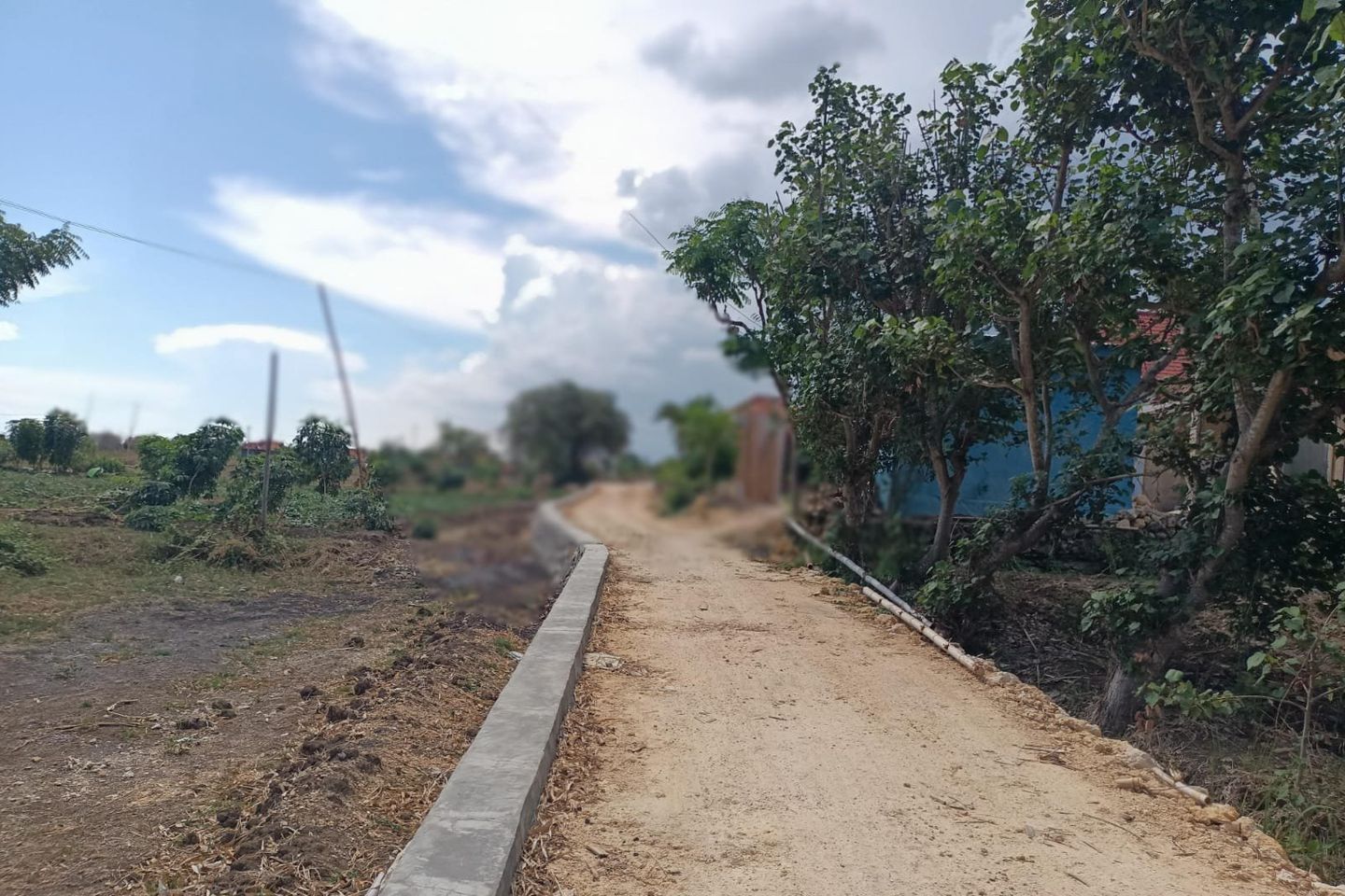 Baru Tiga Bulan, Proyek Jalan Usaha Tani Rp 142 Juta di Sampang Rusak