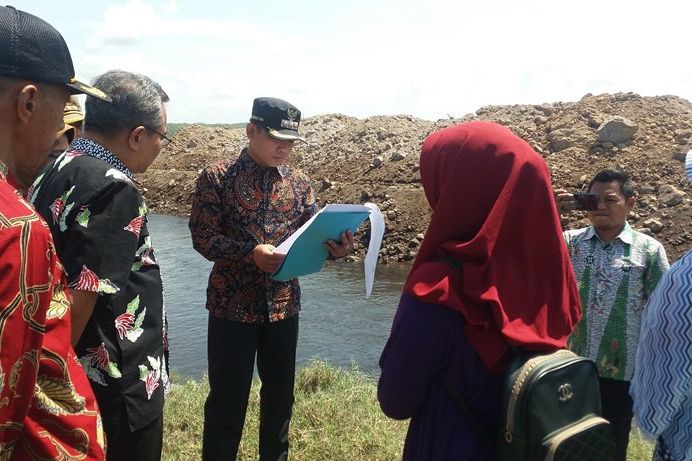 Bupati Lumajang Sidak Tambak Udang Selok Awar-awar