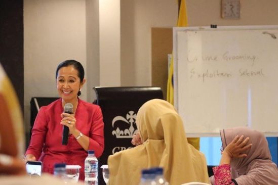 Orang Tua Perlu Melek Teknologi untuk Pengawasan Penggunaan Gawai Anak