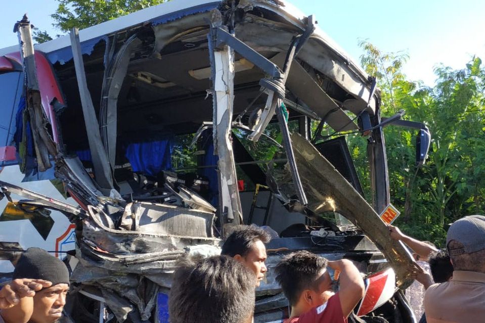 Kesaksian Penumpang Bus Anggun Krida Tabrak Truk di Probolinggo