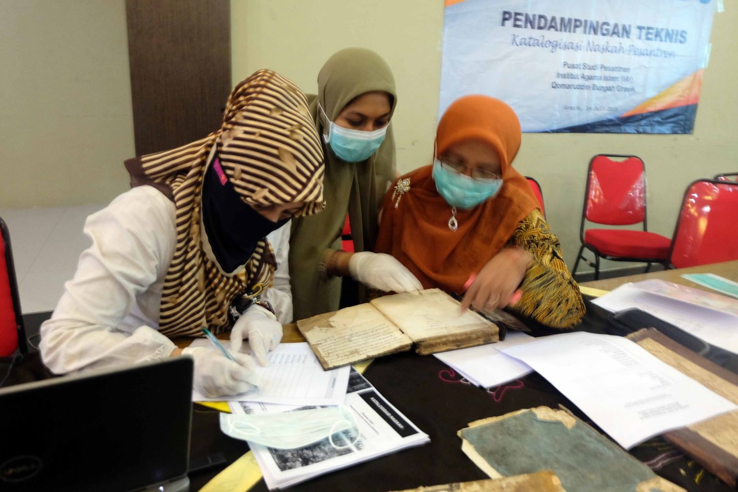 PSP Qomaruddin Katalogisasi Tiga Ribu Halaman Naskah Pesantren