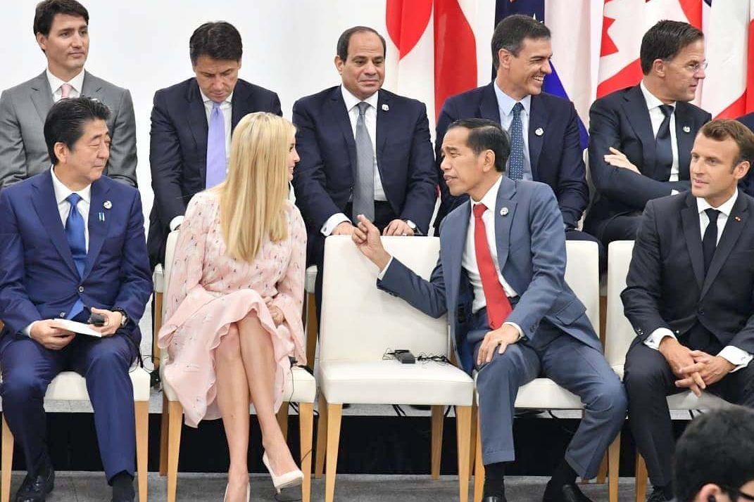 Berbalut Dress Rp 50 Juta, Ivanka Trump Ngobrol dengan Jokowi